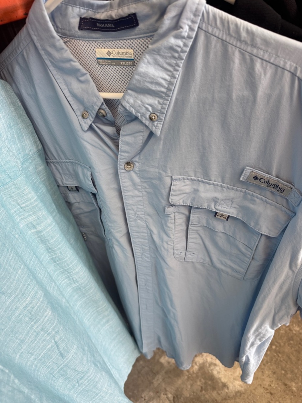 Columbia Men’s Light Blue Short-Sleeve Button-Down Fishing Shirt